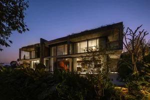 Dora Villa: Sustainable Raw Concrete Architecture Filled with Natural Light - image 12