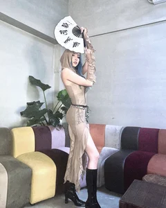Quang Dang's Chinese Girlfriend Flaunts Bold and Rebellious Fashion Style - image 3