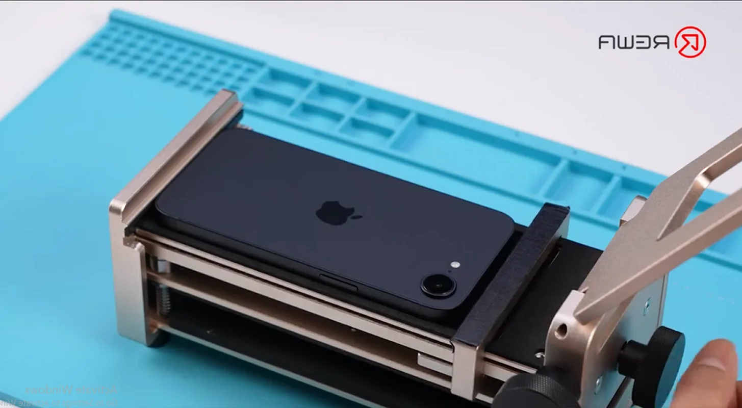 iPhone 16e Teardown Reveals Internal Design Upgrades That Delight Apple Fans