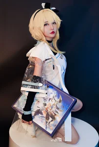 Stunning Lumine Cosplay by Potato Godzilla in Hoyofest Outfit - image 18