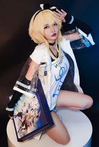 Stunning Lumine Cosplay by Potato Godzilla in Hoyofest Outfit - image 19