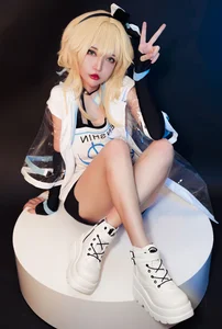 Stunning Lumine Cosplay by Potato Godzilla in Hoyofest Outfit - image 20