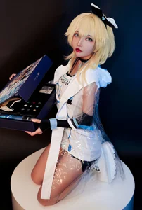 Stunning Lumine Cosplay by Potato Godzilla in Hoyofest Outfit - image 23