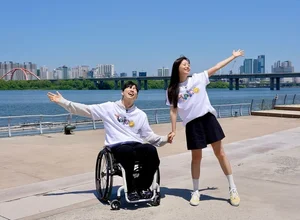 An Inspiring Love Story: Korean Star Song Ji-eun and Paralyzed YouTuber Park We’s Beautiful Journey - image 8