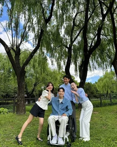 An Inspiring Love Story: Korean Star Song Ji-eun and Paralyzed YouTuber Park We’s Beautiful Journey - image 10