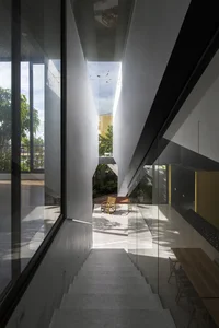 Rotating House in Da Nang: A 3-Story Modern Marvel Redefining Urban Privacy and Ventilation - image 1