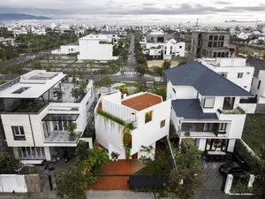Rotating House in Da Nang: A 3-Story Modern Marvel Redefining Urban Privacy and Ventilation - image 4