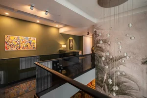 Luxury Tropical Apartment Interior Design with Bold Color Palettes - image 4