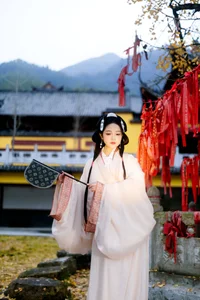 Beautiful Traditional Chinese Aesthetics: Qi Qi RY in Warring States Period Robe - YiTuYu Art Language Vol.9054 Collection - image 1