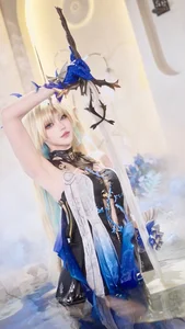 Unexpected Viral Moment: Cosplayer Gains Attention After Unique Bathing Photoshoot - image 9