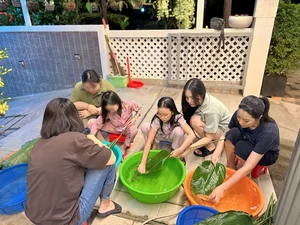 Vietnamese Celebrities Celebrate Tet 2024 with Traditional Banh Chung Making - image 8