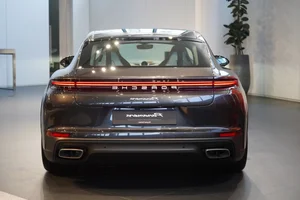 The All-New Porsche Panamera 2024 Arrives in Vietnam: Luxury Meets Performance - image 10