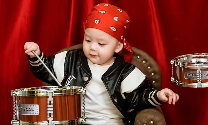 The Adorable Moments of Goalkeeper Bui Tien Dung’s Cute Son Danil