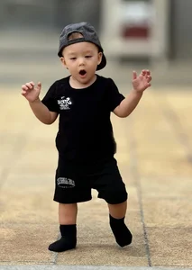 The Adorable Moments of Goalkeeper Bui Tien Dung’s Cute Son Danil - image 12