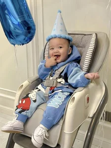 The Adorable Moments of Goalkeeper Bui Tien Dung’s Cute Son Danil - image 10