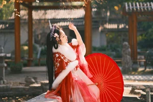 YiTuYu Art Language Vol.6304: A Sophisticated Visual Journey with Mu Mu - image 5