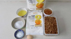 How Leftover Mooncakes Are Transformed Into a Viral Chinese Delicacy - image 11