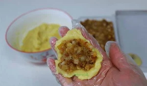 How Leftover Mooncakes Are Transformed Into a Viral Chinese Delicacy - image 1