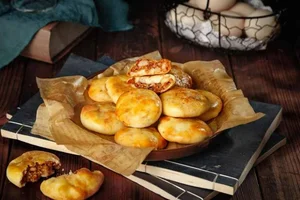 How Leftover Mooncakes Are Transformed Into a Viral Chinese Delicacy - image 3