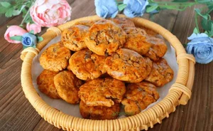 How Leftover Mooncakes Are Transformed Into a Viral Chinese Delicacy - image 8