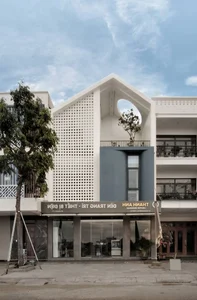 Cool West-Facing House Designs: 10 Real Examples to Beat the Heat - image 51