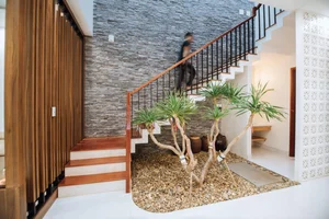 Cool West-Facing House Designs: 10 Real Examples to Beat the Heat - image 16