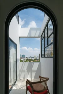 Cool West-Facing House Designs: 10 Real Examples to Beat the Heat - image 12