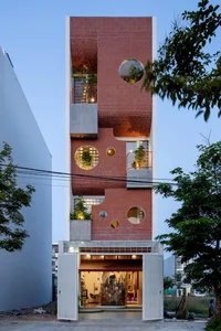 Cool West-Facing House Designs: 10 Real Examples to Beat the Heat - image 38