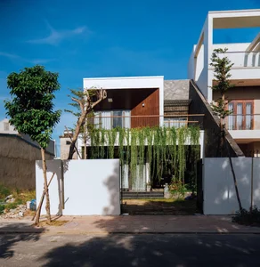 Cool West-Facing House Designs: 10 Real Examples to Beat the Heat - image 44