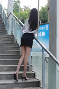 IESS Beauty on the Stairs: Featuring Model Tuan Tuan - image 1