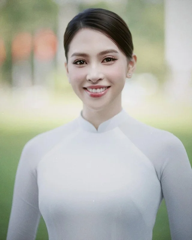 Vietnamese Beauty Queens Celebrate National Day in Elegant Traditional Ao Dai Fashion