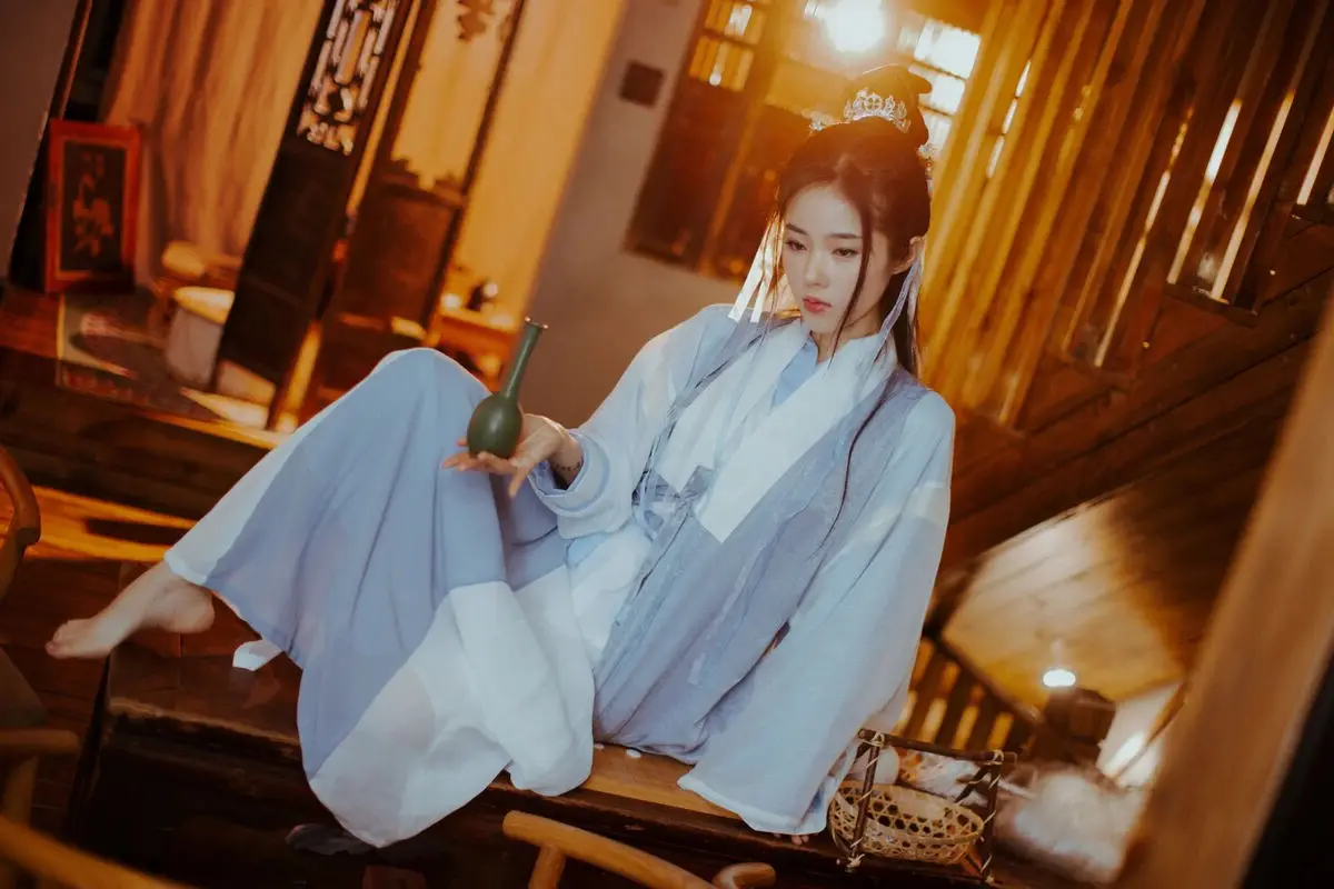 Coser Tai He Jin Titi: Immerse in the Enchanting Classical Beauty - A Captivating Photo Series