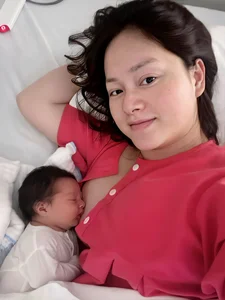 Actress Lan Phuong Celebrates Happy Family Life with 2-Meter Tall Husband and New Baby - image 11
