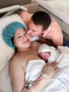 Actress Lan Phuong Celebrates Happy Family Life with 2-Meter Tall Husband and New Baby - image 7