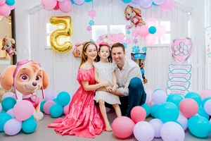 Actress Lan Phuong Celebrates Happy Family Life with 2-Meter Tall Husband and New Baby - image 4
