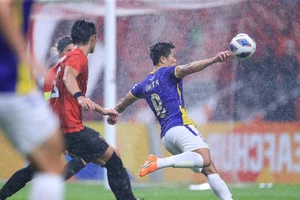 Passionate Hanoi FC Fans Brave the Rain in Japan to Support Their Team - image 4