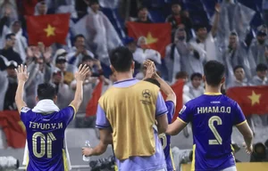 Passionate Hanoi FC Fans Brave the Rain in Japan to Support Their Team - image 2