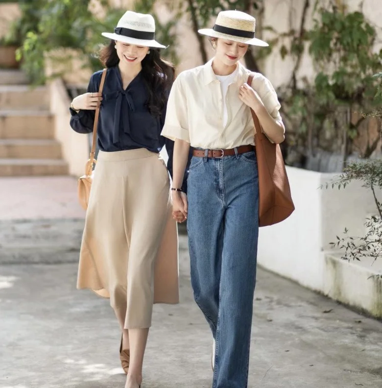 5 Effortless Shirt Styling Tips for Women Over 40 to Look Like a Fashionista