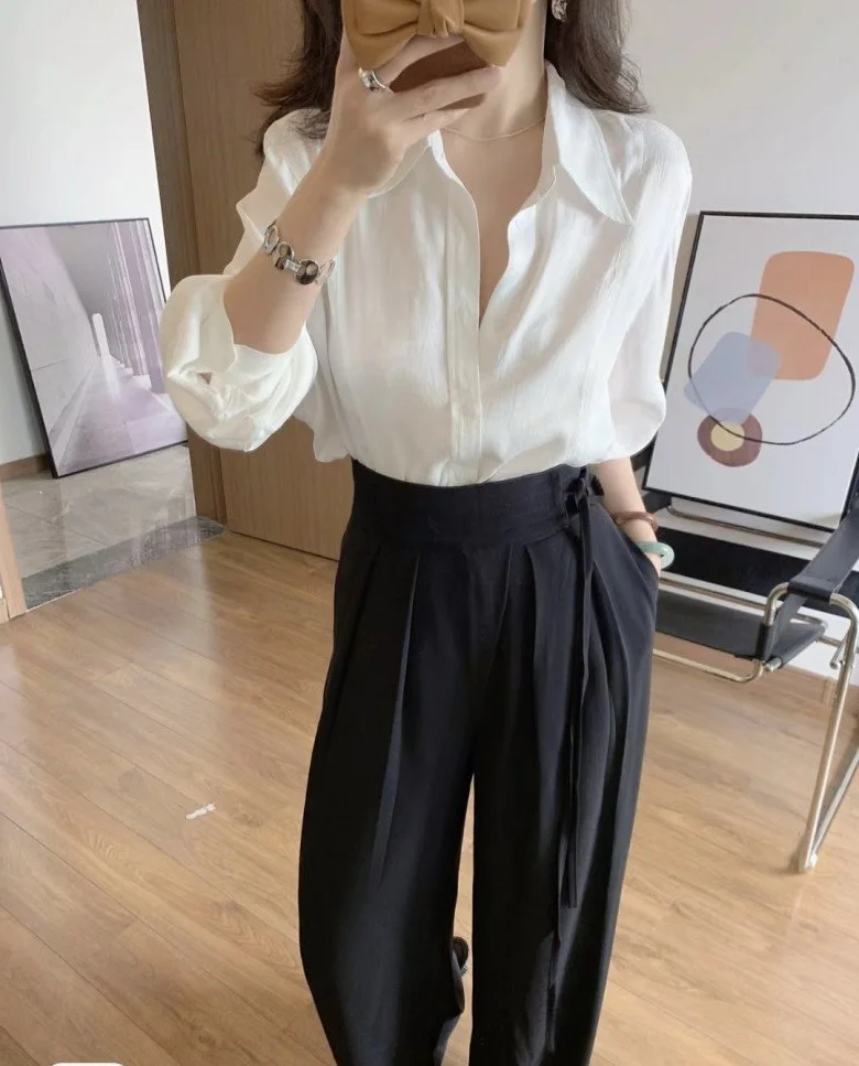 5 Effortless Shirt Styling Tips for Women Over 40 to Look Like a Fashionista