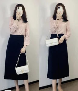 5 Effortless Shirt Styling Tips for Women Over 40 to Look Like a Fashionista - image 6
