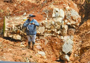 Dangerous Landslides on the Scenic Mountain Passes Leading to Da Lat - image 7