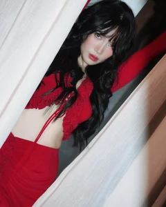 Vietnamese Star Sĩ Thanh Shocks Fans with Unrecognizable and Bold New Transformation in Latest Photos - image 0