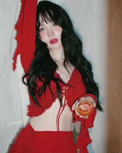 Vietnamese Star Sĩ Thanh Shocks Fans with Unrecognizable and Bold New Transformation in Latest Photos - image 1