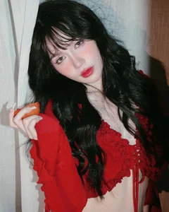 Vietnamese Star Sĩ Thanh Shocks Fans with Unrecognizable and Bold New Transformation in Latest Photos - image 7