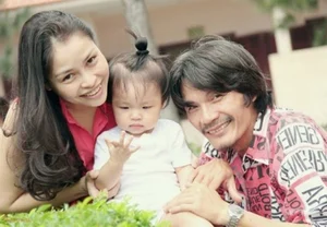 Inside the Marriage of Cong Ninh and His Much Younger Wife Tuyet Van - image 0