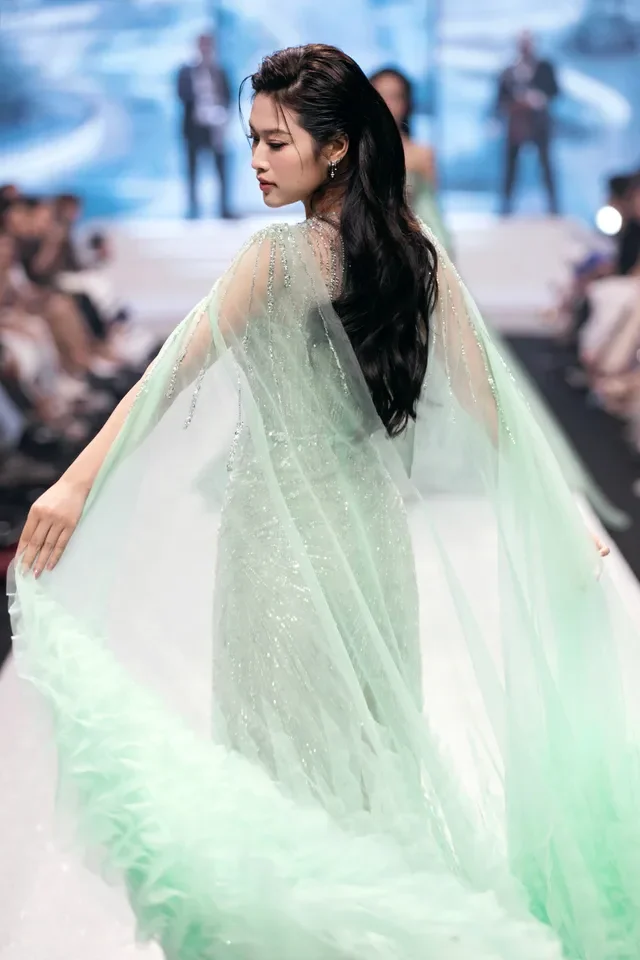 Miss World and Mr. World Shine in Exquisite Vietnamese Fashion Designs