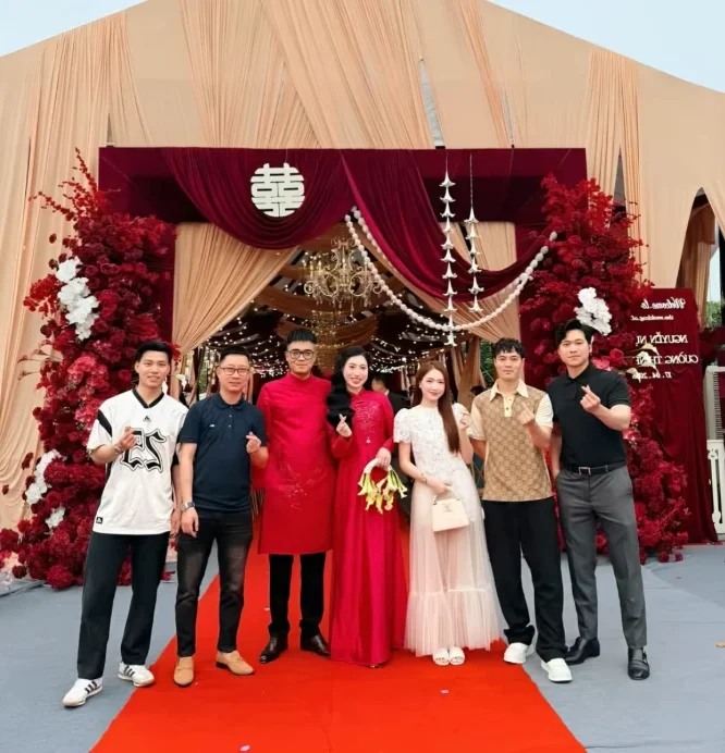 Hòa Minzy and Van Toan's Interaction at Recent Wedding Sparks Fan Curiosity