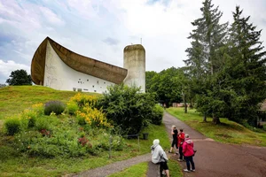 Exploring the Unique Architecture of Notre Dame du Haut in Ronchamp - image 7