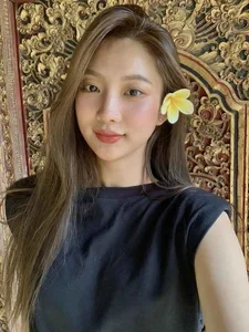 Meet the Viral Female TikToker Dominating the Luxury Gold Market - image 1