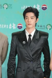 Yang Mi vs Yang Zi: Stunning Red Carpet Fashion Showdown - image 7
